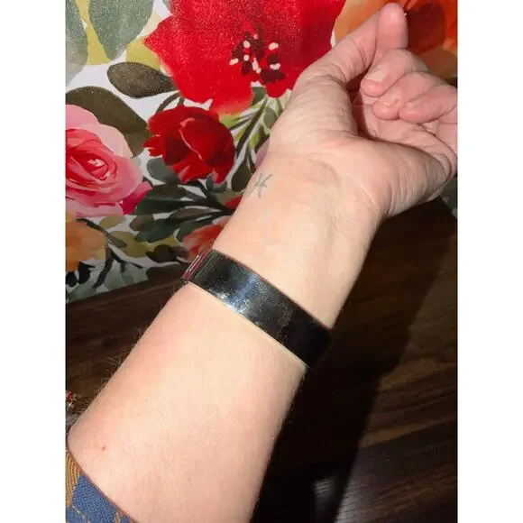 Tory Burch Silver Hinged Cuff Bracelet Logo Cutout Bangle - Picture 2 of 8